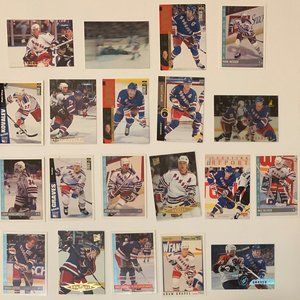 New York Rangers Vintage NHL Hockey Cards - Lot of 20 w/ Messier, Leetch, Graves